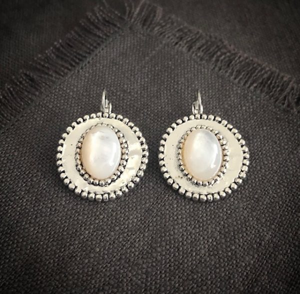 Boucles d'oreilles rondes plaqué argent et nacre blanche