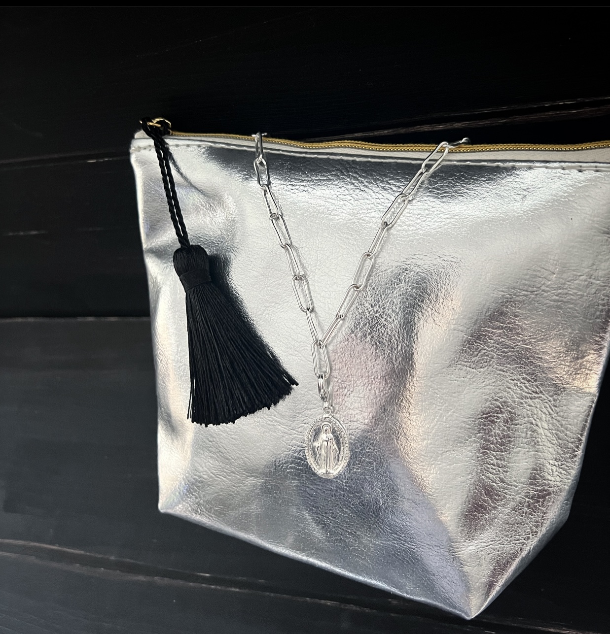 Pochette métallisée argent – Image 3