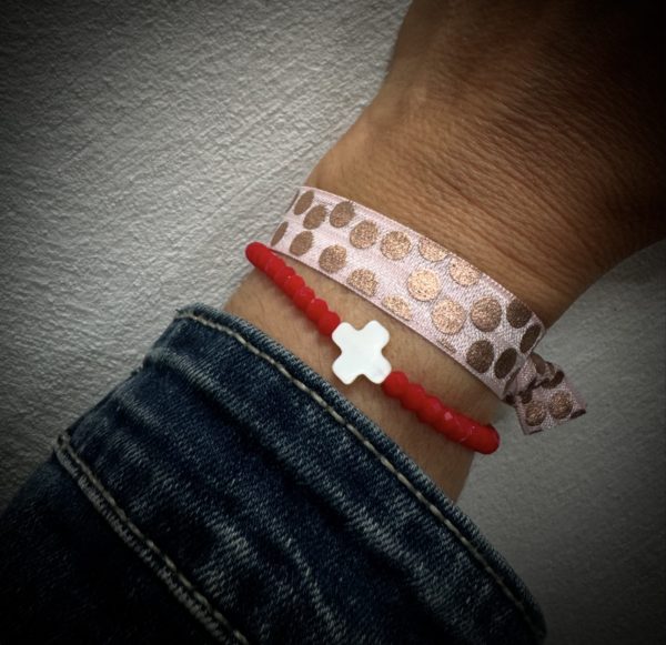 Bracelet élastique rose à pois – Image 3