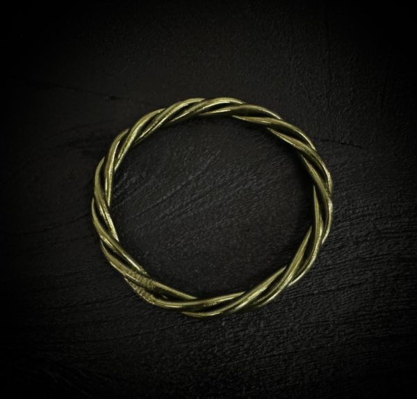 Bracelet bouddhiste torsadé vert bronze