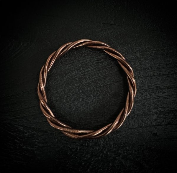 Bracelet bouddhiste torsadé cuivré