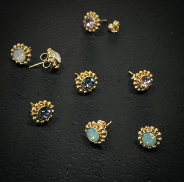 Boucles d'oreilles clou Swarovski opale pacifique – Image 3