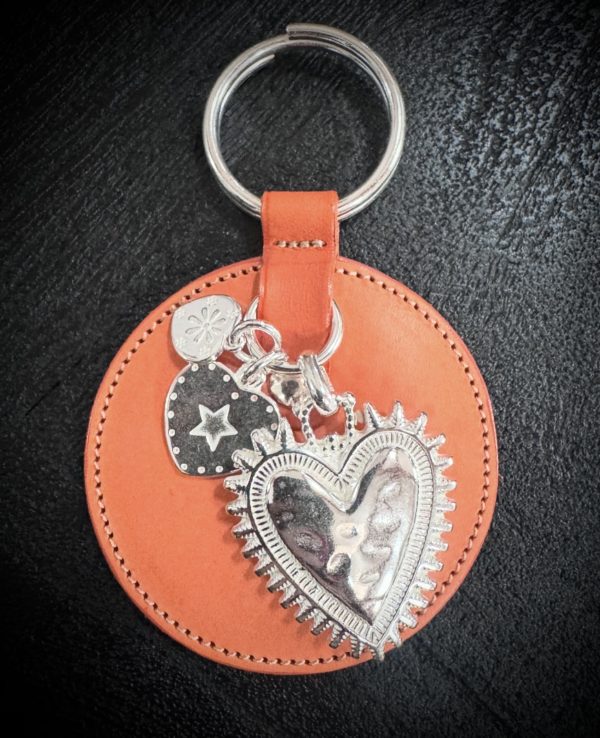 Porte-clés 3 coeurs et cuir – Image 3