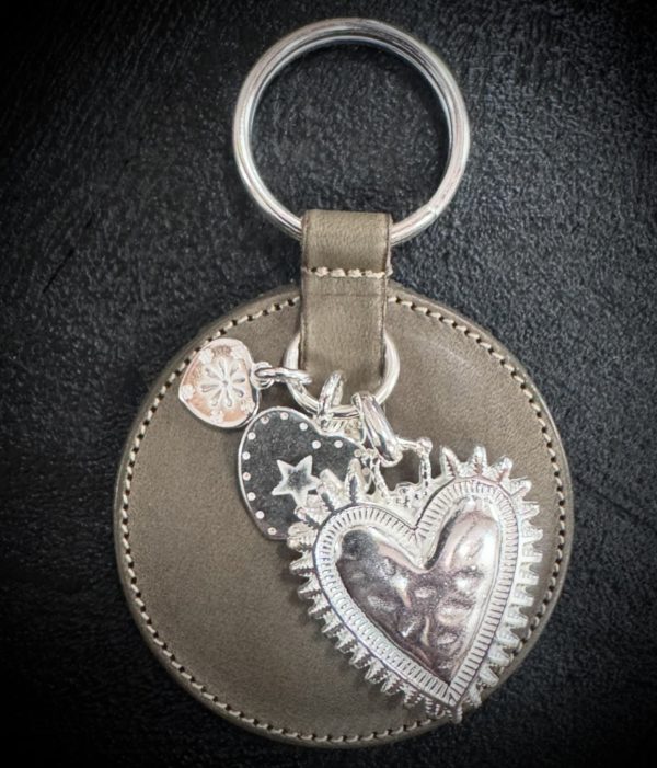 Porte-clés 3 coeurs et cuir – Image 2