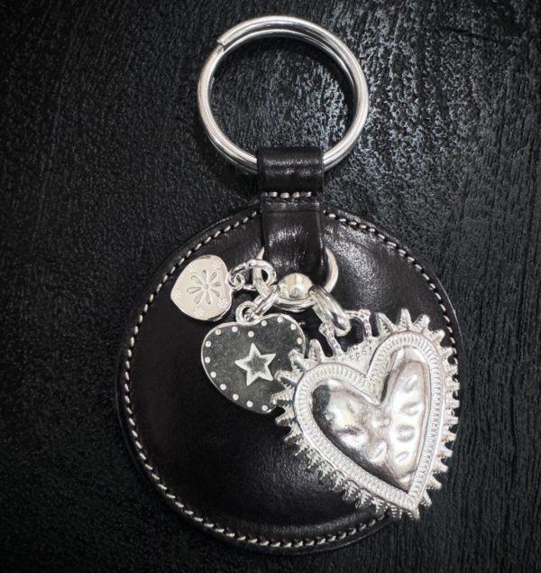 Porte-clés 3 coeurs et cuir – Image 5