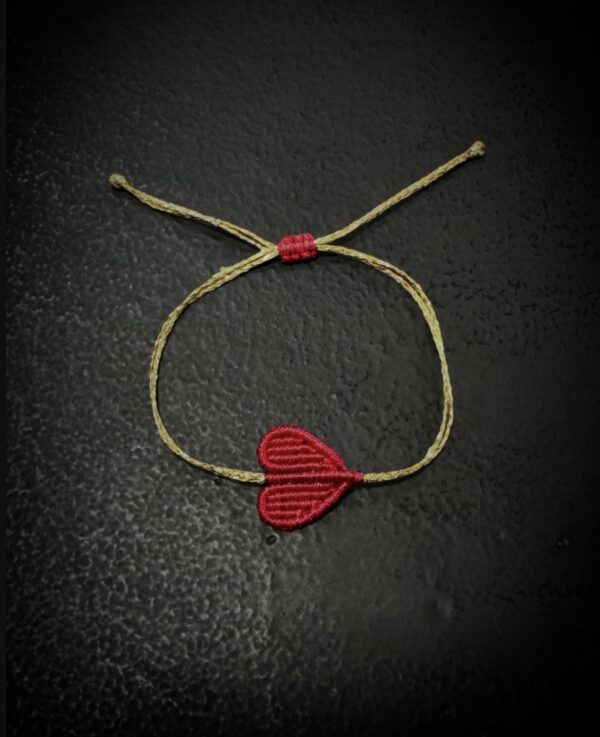 Bracelet coeur en macramé - rouge