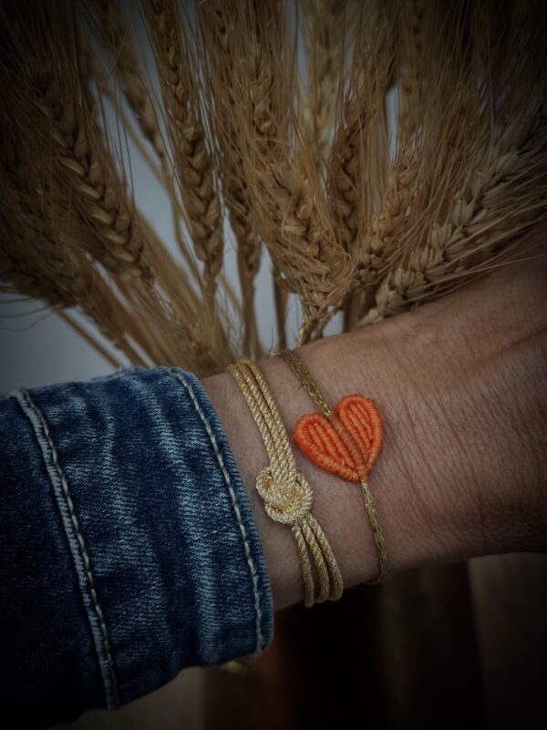 Bracelet coeur en macramé - orange – Image 2