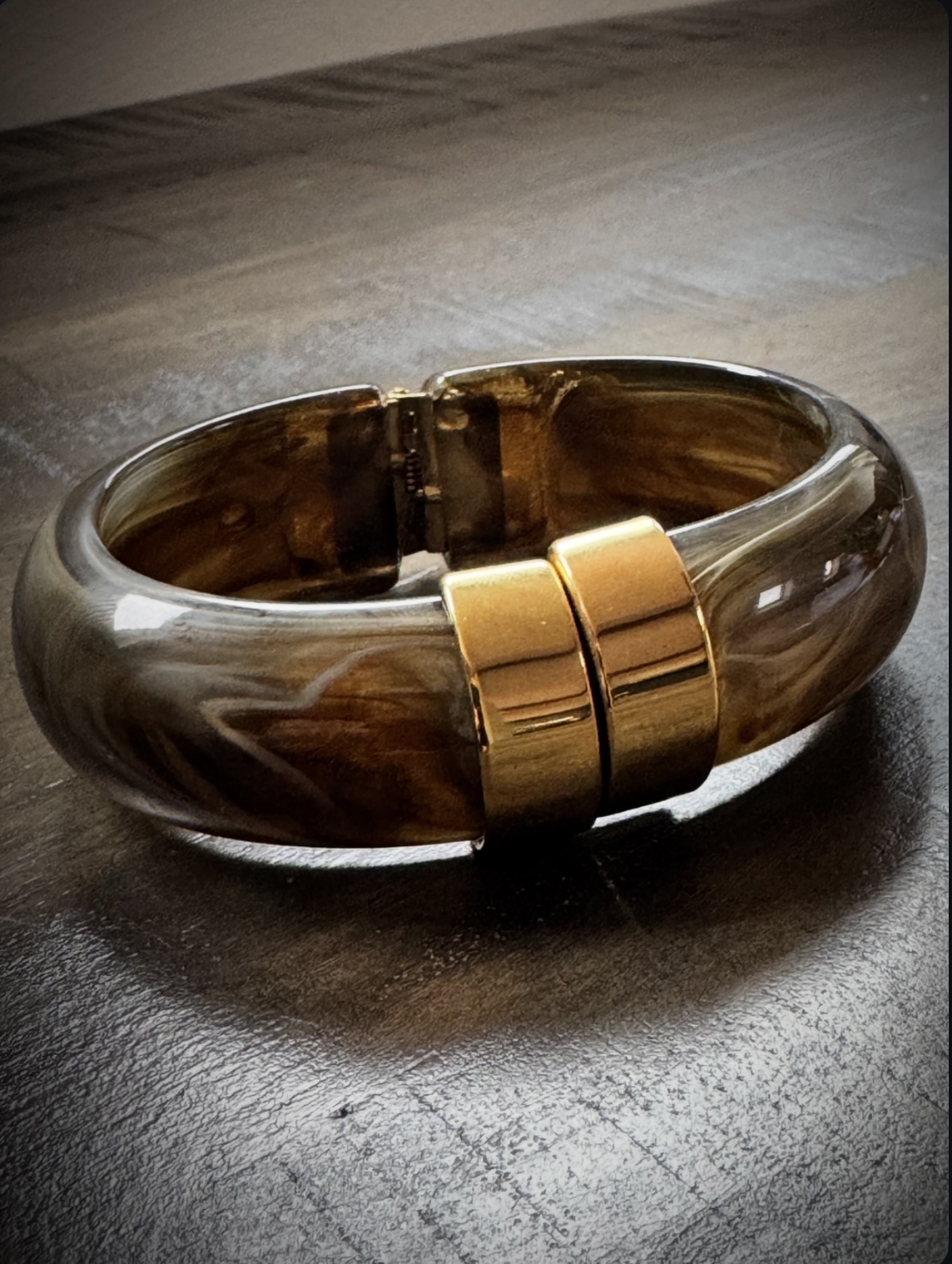Gros bracelet résine gris/brun fumé