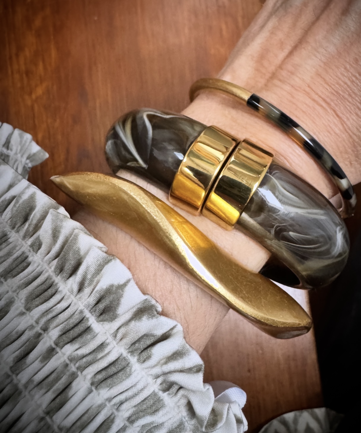 Gros bracelet résine gris/brun fumé – Image 2